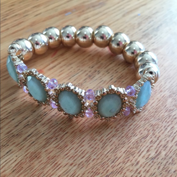 Jewelry - Gorgeous stretch bracelet